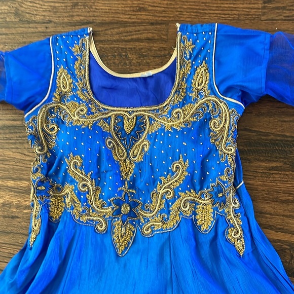 Indian women dress - Picture 3 of 11